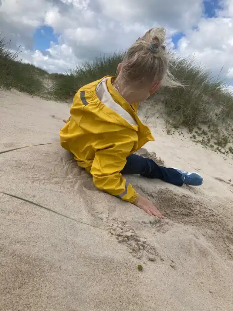 Barn leger i sandet – forældrerådgivning hos Ankerplads